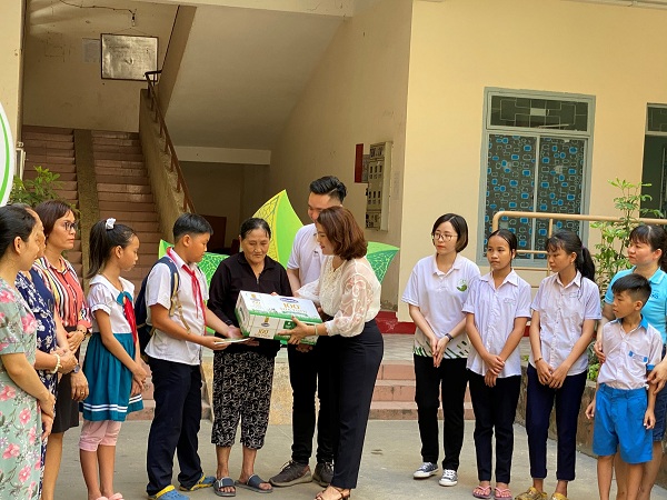 Vinamilk chắp cánh ước mơ cho những ‘chiếc lá chưa lành’ trong Hành trình nhân ái 2020